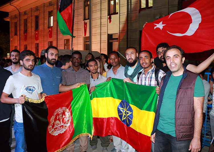 Eskişehir'de demokrasi nöbeti 8'nci gününde
