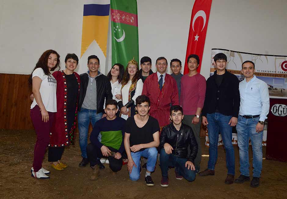 skişehir Osmangazi Üniversitesi (ESOGÜ) Mahmudiye Atçılık Meslek Yüksekokulu (MAMYO)'nda 2015-2016 mezuniyet töreni düzenlendi. 