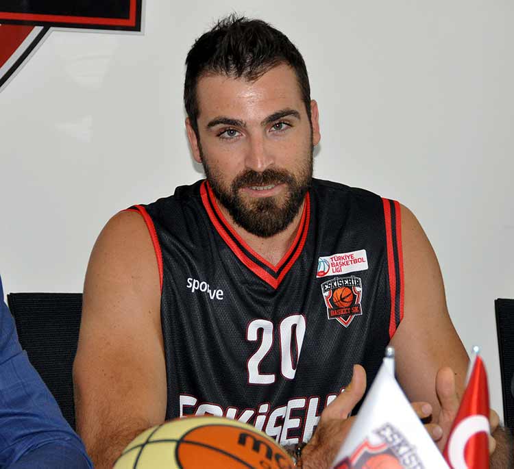 Türkiye Basketbol 1. Ligi takımlarından Eskişehir Basket, kadrosuna kattığı oyuncular Cemal Nalga ve Murat Göktaş ile sözleşme imzaladı.