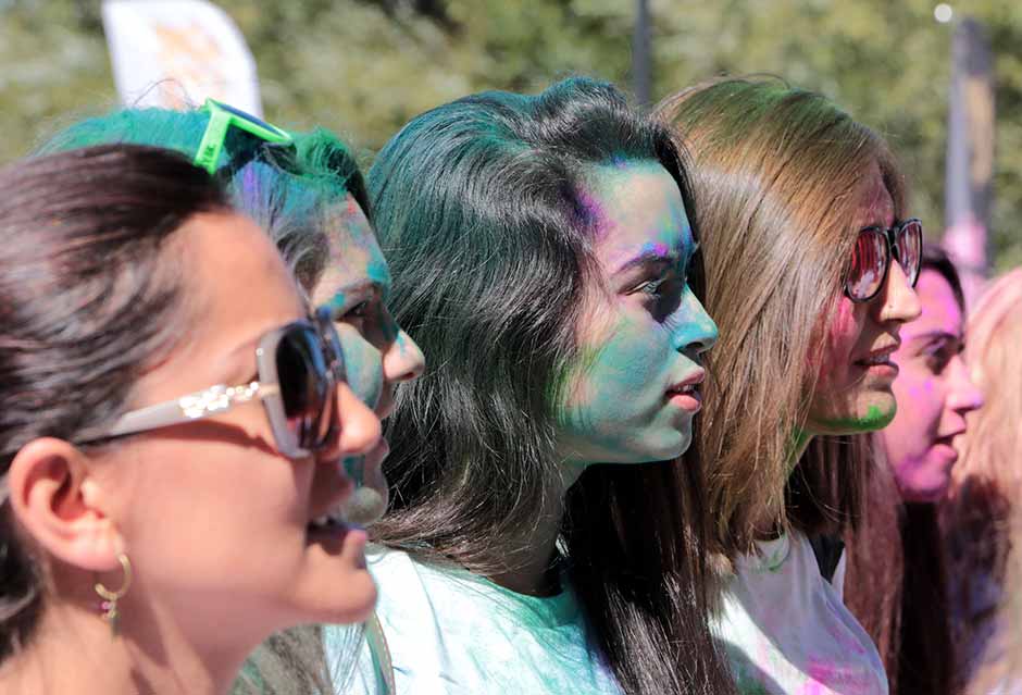 ABD'den tüm dünyaya yayılan "renkli koşu (color sky 5k)" etkinliği Eskişehir'de gerçekleştirildi.