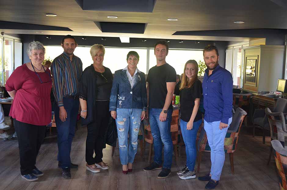 Eskişehir Toplum ve Sanat Derneği (ETOS), Eskişehir'de bir cafede düzenlediği kahvaltılı program ile yeni dönem çalışmalarına başladı. 