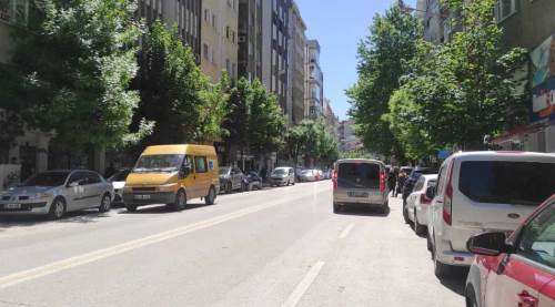 Eskişehir'in en işlek caddesinin problemi kural tanımazlar!