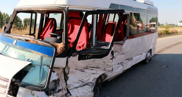 Eskişehir'de trafik kazası: 15 yaralı