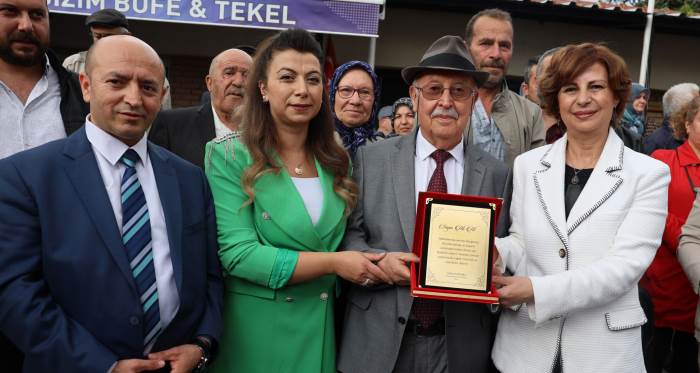 Eskişehir'in 40 yıllık muhtarına Ünlüce'den özel tebrik